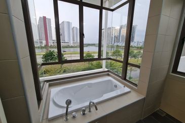 Lake Point Residence