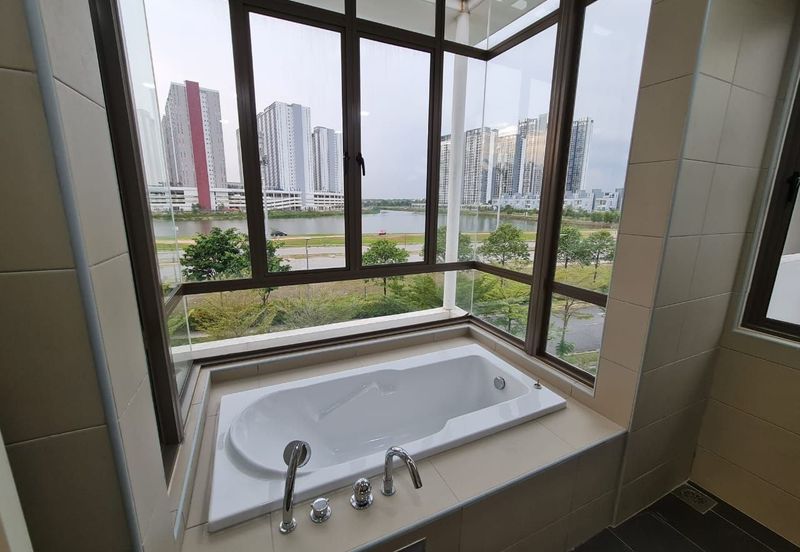 Lake Point Residence