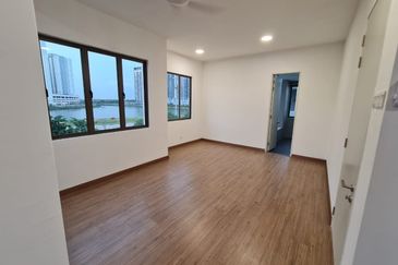 Lake Point Residence