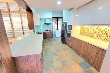 Hijau Apartment (Ukay Heights)