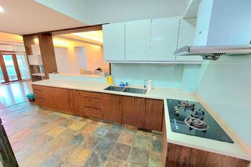 Hijau Apartment (Ukay Heights)