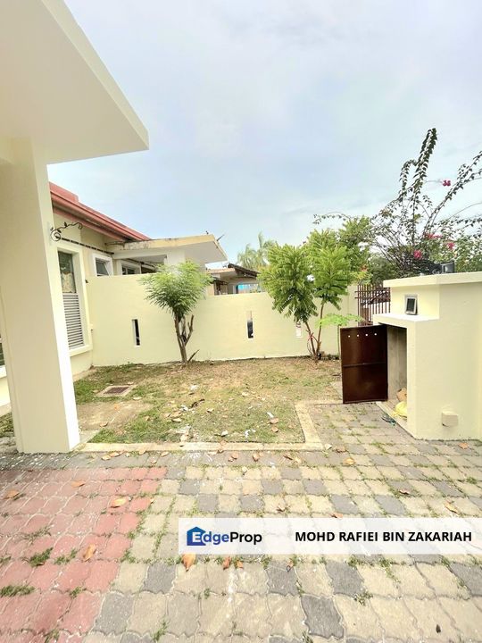 Bandar Bukit Raja end lot Single Storey Terrace, Jalan Makyong, Klang, Selangor, Klang