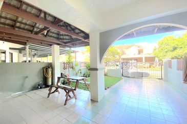 Jalan Anggerik Aranda 31/41