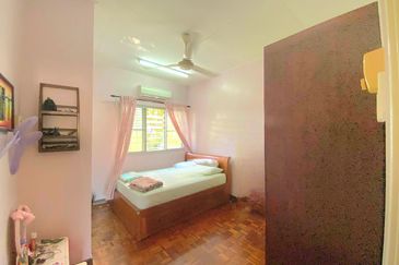 Jalan Anggerik Aranda 31/41