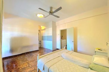 Jalan Anggerik Aranda 31/41