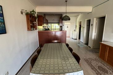 Seaview from Balcony and 5 mins to Kuah Jetty