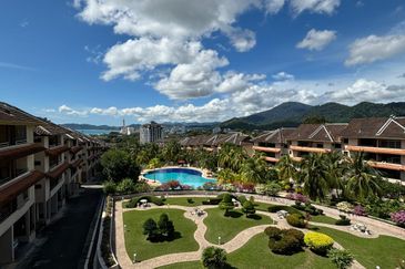 Seaview from Balcony and 5 mins to Kuah Jetty