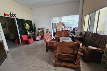 3 storey Bungalow with extemnsion facing KLCC, PNB118 and TRX for Sale