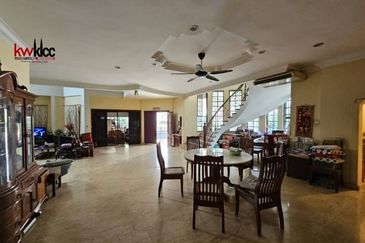 3 storey Bungalow with extemnsion facing KLCC, PNB118 and TRX for Sale