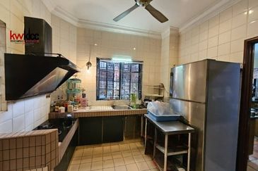 3 storey Bungalow with extemnsion facing KLCC, PNB118 and TRX for Sale