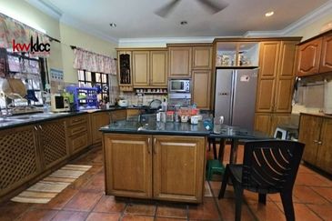 3 storey Bungalow with extemnsion facing KLCC, PNB118 and TRX for Sale