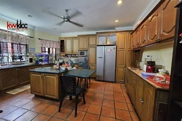 3 storey Bungalow with extemnsion facing KLCC, PNB118 and TRX for Sale