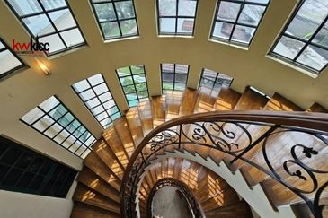 3 storey Bungalow with extemnsion facing KLCC, PNB118 and TRX for Sale