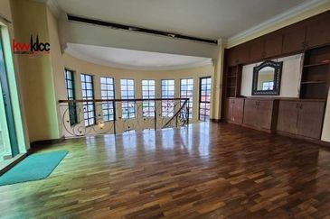 3 storey Bungalow with extemnsion facing KLCC, PNB118 and TRX for Sale