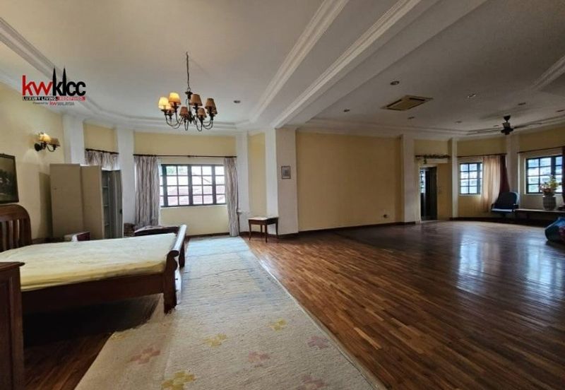 3 storey Bungalow with extemnsion facing KLCC, PNB118 and TRX for Sale