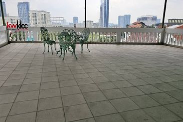 3 storey Bungalow with extemnsion facing KLCC, PNB118 and TRX for Sale