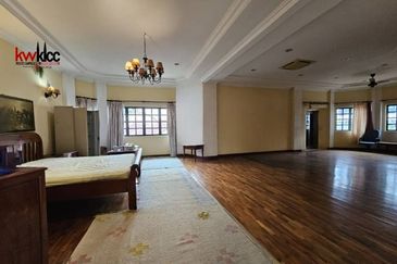 3 storey Bungalow with extemnsion facing KLCC, PNB118 and TRX for Sale