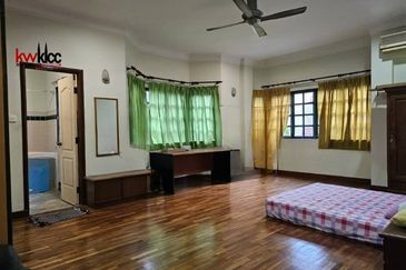 3 storey Bungalow with extemnsion facing KLCC, PNB118 and TRX for Sale