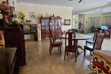 3 storey Bungalow with extemnsion facing KLCC, PNB118 and TRX for Sale