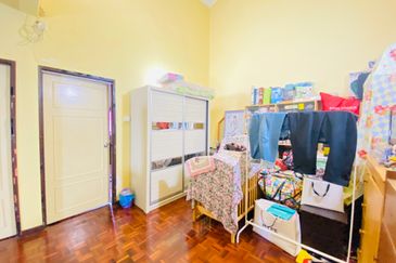 Happy Garden👮Gate & Guarded, 2 Storey Terrace House For Sale@ Taman Bukit Aman