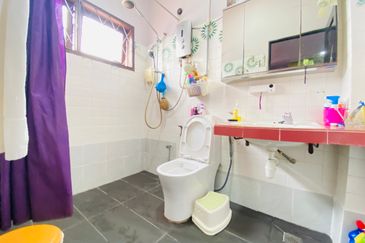 Happy Garden👮Gate & Guarded, 2 Storey Terrace House For Sale@ Taman Bukit Aman