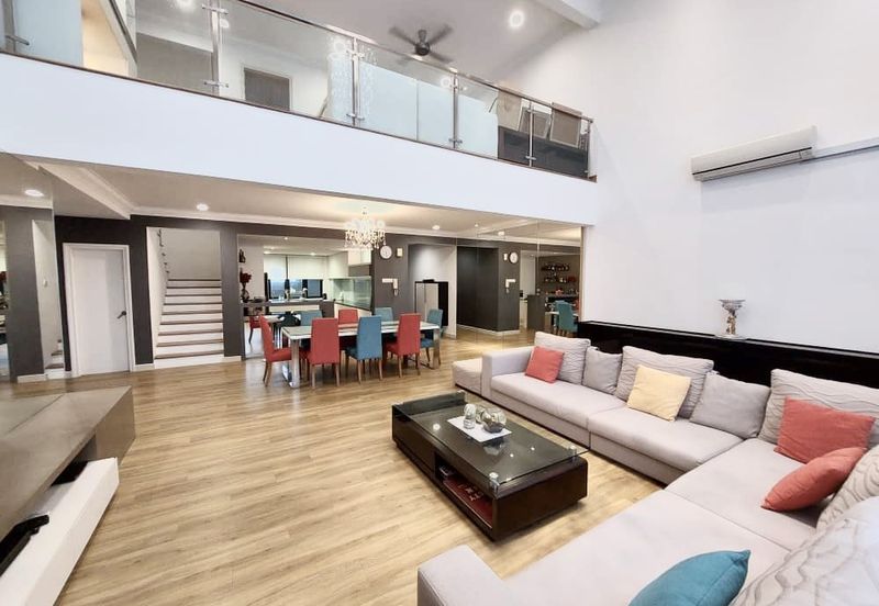 Papillon Desahill Condominium