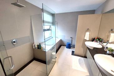 Papillon Desahill Condominium