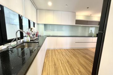 Papillon Desahill Condominium