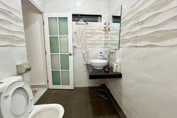 Renovated & Extended 2 Storey Endlot Terrace House For Sale, Taman OUG