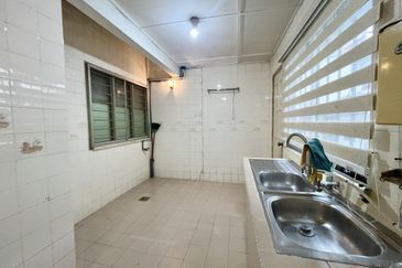 EXCLUSIVE! 2 Storey Intermidiate Terace For Sale@ Jalan Bukit Desa, Taman Desa