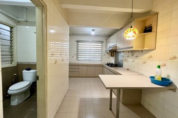 EXCLUSIVE! 2 Storey Intermidiate Terace For Sale@ Jalan Bukit Desa, Taman Desa