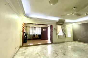 EXCLUSIVE! 2 Storey Intermidiate Terace For Sale@ Jalan Bukit Desa, Taman Desa