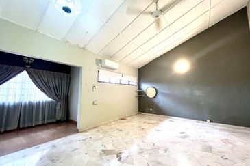 EXCLUSIVE! 2 Storey Intermidiate Terace For Sale@ Jalan Bukit Desa, Taman Desa