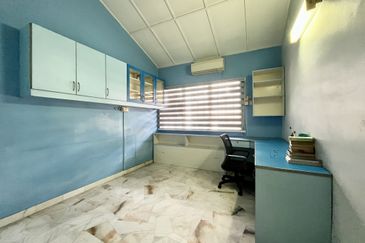 EXCLUSIVE! 2 Storey Intermidiate Terace For Sale@ Jalan Bukit Desa, Taman Desa