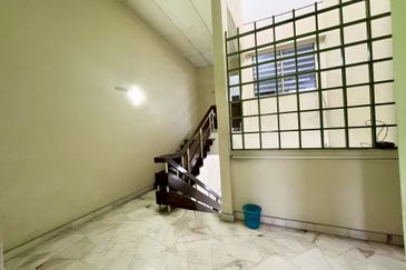 EXCLUSIVE! 2 Storey Intermidiate Terace For Sale@ Jalan Bukit Desa, Taman Desa