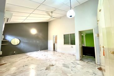 EXCLUSIVE! 2 Storey Intermidiate Terace For Sale@ Jalan Bukit Desa, Taman Desa