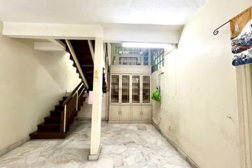 EXCLUSIVE! 2 Storey Intermidiate Terace For Sale@ Jalan Bukit Desa, Taman Desa