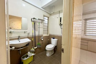 EXCLUSIVE! 2 Storey Intermidiate Terace For Sale@ Jalan Bukit Desa, Taman Desa