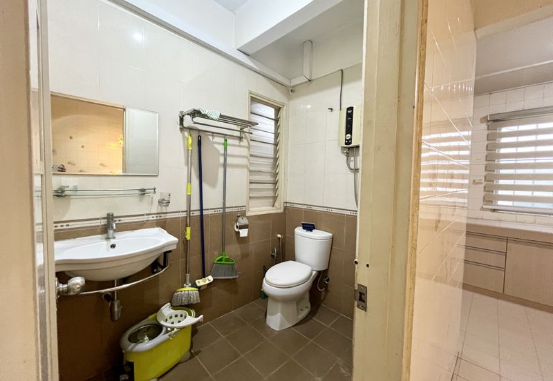 EXCLUSIVE! 2 Storey Intermidiate Terace For Sale@ Jalan Bukit Desa, Taman Desa