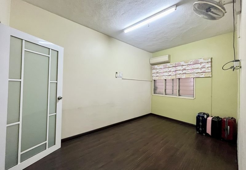 EXCLUSIVE! 2 Storey Intermidiate Terace For Sale@ Jalan Bukit Desa, Taman Desa