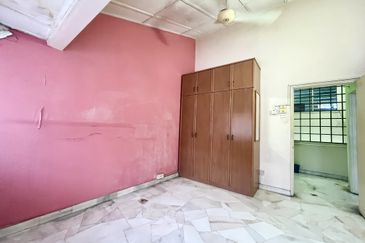 EXCLUSIVE! 2 Storey Intermidiate Terace For Sale@ Jalan Bukit Desa, Taman Desa