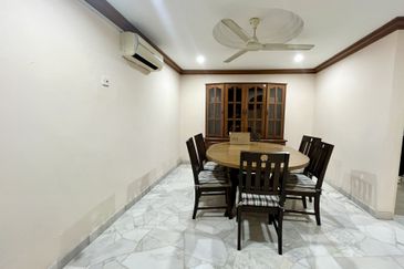 Move-in Condition 2 Storey Terrace For Sale@ Taman Bukit Desa