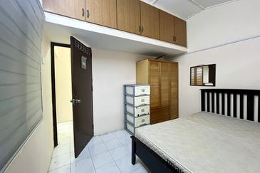 Move-in Condition 2 Storey Terrace For Sale@ Taman Bukit Desa