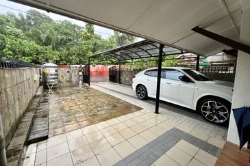 Move-in Condition 2 Storey Terrace For Sale@ Taman Bukit Desa