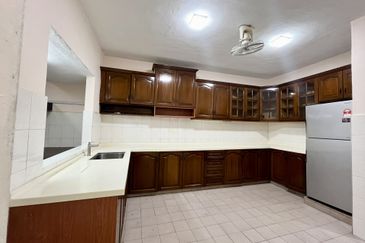 Move-in Condition 2 Storey Terrace For Sale@ Taman Bukit Desa