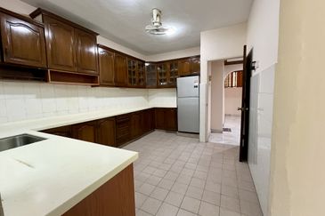 Move-in Condition 2 Storey Terrace For Sale@ Taman Bukit Desa