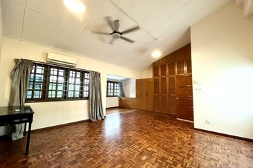 Move-in Condition 2 Storey Terrace For Sale@ Taman Bukit Desa