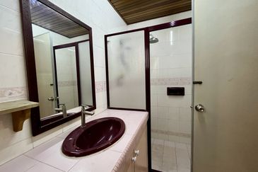 Move-in Condition 2 Storey Terrace For Sale@ Taman Bukit Desa