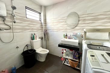 Renovated & Extended 2 Storey Endlot Terrace House For Sale, Taman OUG