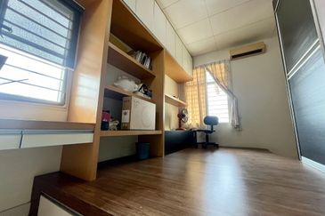 Freehold 3-Storey Corner Terrace @Taman Sungai Sering蕉赖9英里诗宁花苑 near Taman Suntex, Batu 9 For Sale